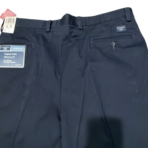 Dockers Classic Fit Pleated Khaki‎ Pants - Picture 5 of 8